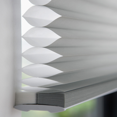 Les nuances de nid d'abeille blanche électrique La solution parfaite pour le traitement des fenêtres pour les maisons modernes