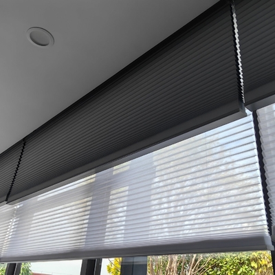 Les nuances de nid d'abeille blanche électrique La solution parfaite pour le traitement des fenêtres pour les maisons modernes