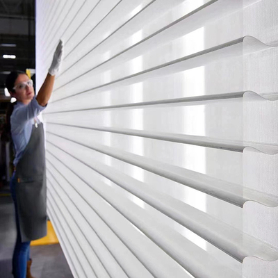 Le tissu blanc Shangrila Blind et la fibre de polyester Le duo parfait pour le style doux de la pièce