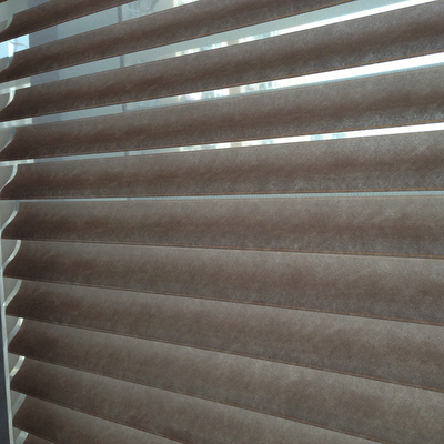 Le tissu blanc Shangrila Blind et la fibre de polyester Le duo parfait pour le style doux de la pièce