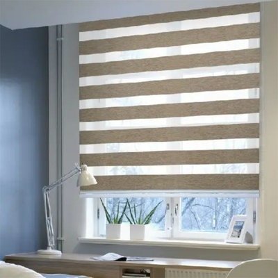 Rideaux à rouleaux pour fenêtre de bureau intérieur Zebra pour le jour et la nuit