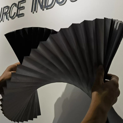 Demande de personnalisation Choisissez des stores plissés durables en tissu avec type ouvert manuel