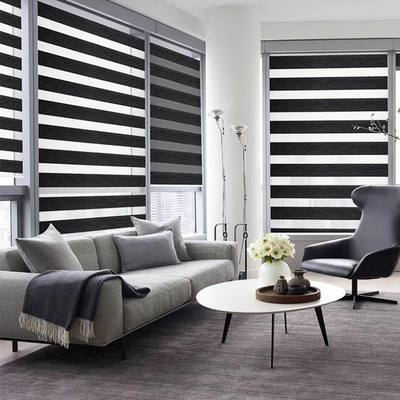 Des stores de type zèbre personnalisés pour des salles de bains ou un salon luxueux et fonctionnels