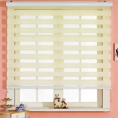 Des stores de type zèbre personnalisés pour des salles de bains ou un salon luxueux et fonctionnels