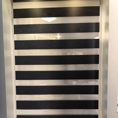 Salle de séjour Zèbre à moteur aveugle avec fonction antipoussière et design gris extérieur