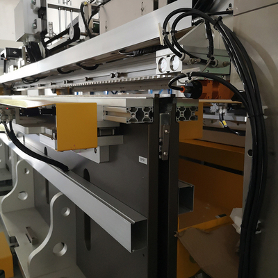 Machine de fabrication de stores de nid d'abeille hautement personnalisable et évolutif pour les applications CNC