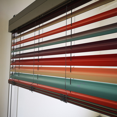 Manuel type ouvert sophistiqué personnalisation bobines d'aluminium stores pour un look raffiné