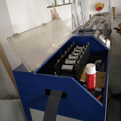 Machine de fabrication simplifiée de stores à rouleaux en aluminium de qualité semi-automatique